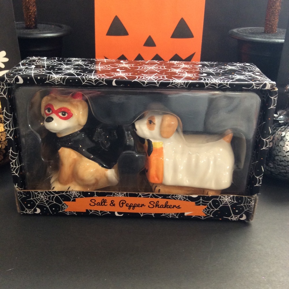 Halloween SALT AND PEPPER SHAKERS Dogs dressed up - Picture 2 of 10